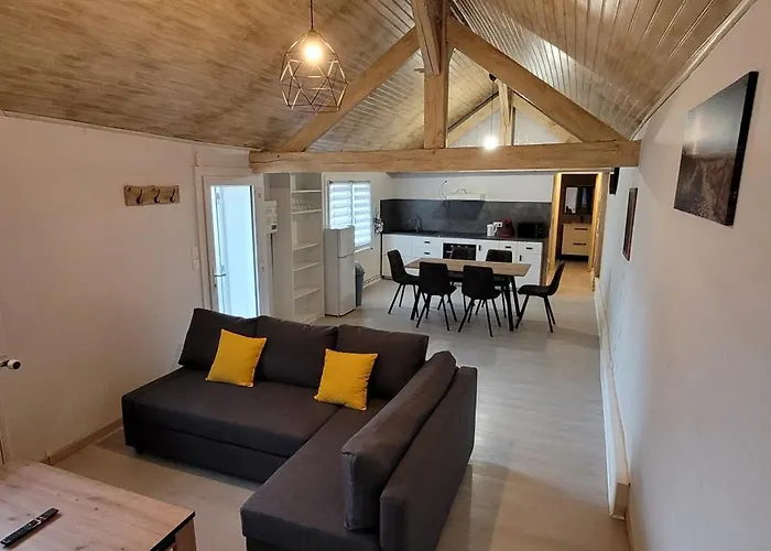 La Maison De L\'Abeille De Percey